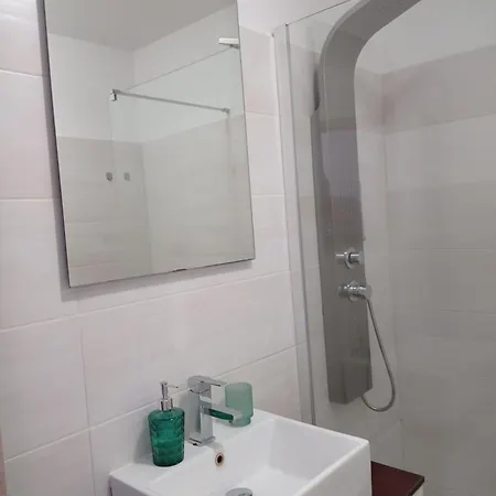 Gregovica Apartamento *