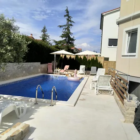 Gregovica Apartamento *